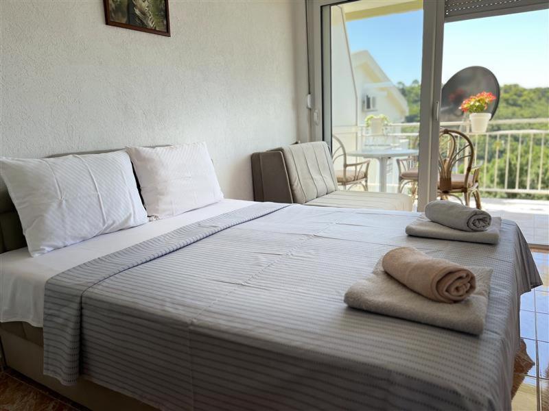 Apartmani Neda Bane Petrovac Екстериор снимка
